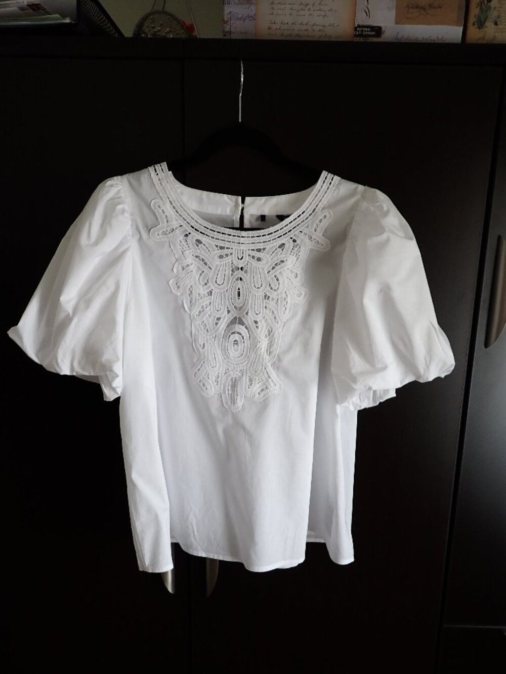 Buffalo David Bitton white cotton embroidered short puff-sleeve blouse - large